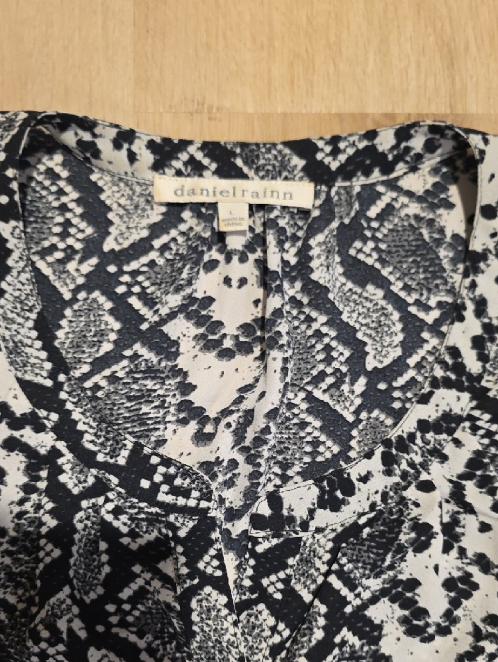 Daniel Rainn Sleeveless Snake-Print Button-Front Top - Black & White - Picture 2 of 5